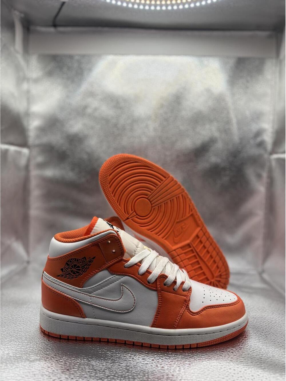 Air Jordan 1 mid metallic orange